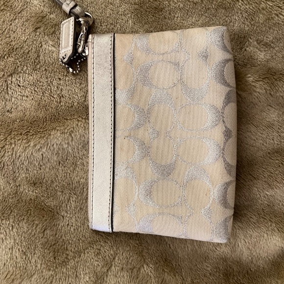 Coach clutch - Picture 3 of 4